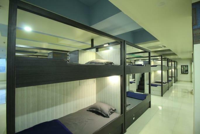 In & Out Dormitory Ahmedabad Exterior foto